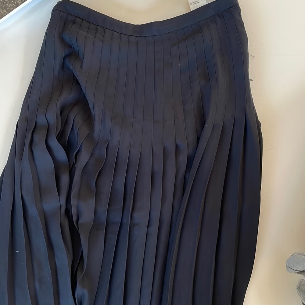 Vince pleated midi skirt